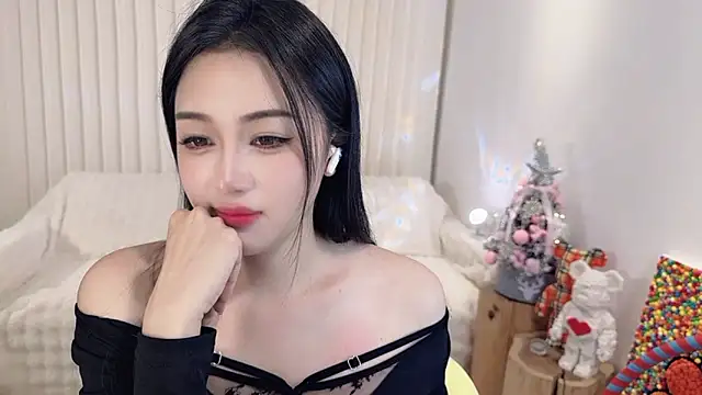 Snapshot of K-moumou chatting on December 18, 2024, 8:25 pm K-moumou online show from December 18, 2024, 8:25 pm