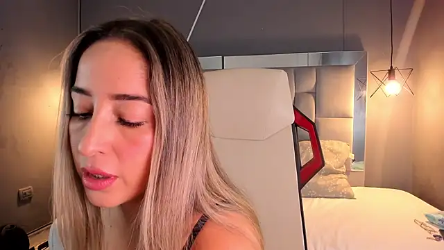 Snapshot of AliceSteel12 chatting on December 4, 2024, 12:36 pm AliceSteel12 online show from December 4, 2024, 12:36 pm