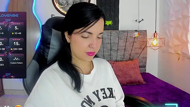 tatiana sc online show from October 10, 2025, 1:32 pm