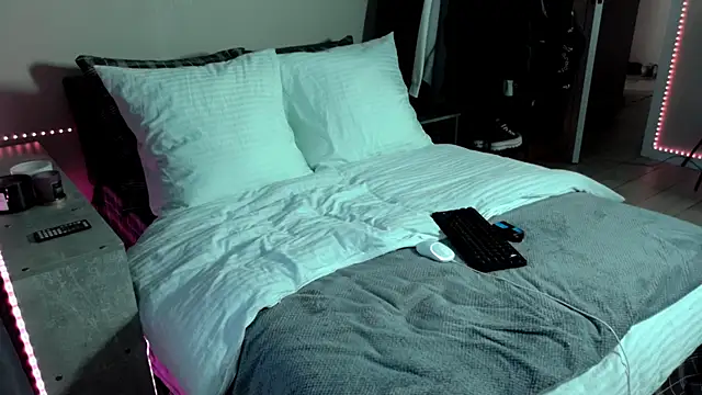 Tanya M online show from December 8, 2024, 1:03 pm