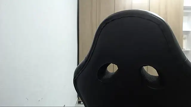Snapshot of RoxanaLove9 chatting on April 22, 2026, 2:03 am RoxanaLove9 online show from April 22, 2026, 2:03 am