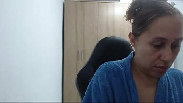Snapshot of RoxanaLove9 chatting on May 4, 2026, 11:12 pm RoxanaLove9 online show from May 4, 2026, 11:12 pm