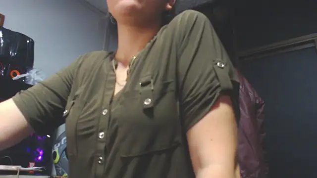 Snapshot of Lucianaferro_ chatting on November 1, 2025, 9:44 am Lucianaferro online show from November 1, 2025, 9:44 am