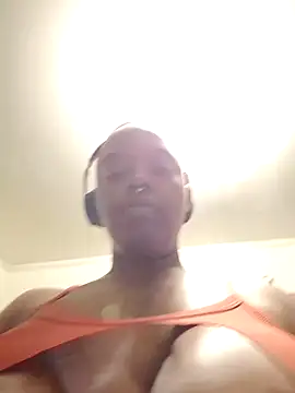 Snapshot of LeannaMarie69 chatting on December 14, 2024, 2:01 am LeannaMarie69 online show from December 14, 2024, 2:01 am