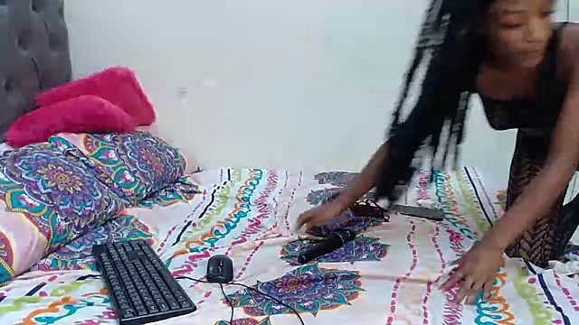 SHANTYBABE online show from December 6, 2024, 1:18 am