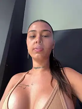 paisitahot1975 online show from February 10, 2025, 9:36 pm