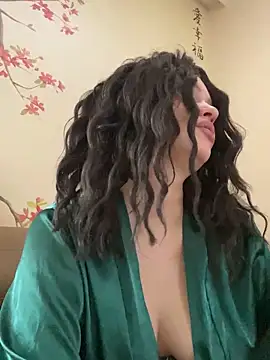 KikiWatson online show from February 16, 2025, 12:32 pm