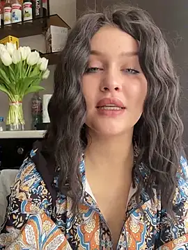 KikiWatson online show from February 17, 2025, 11:44 am