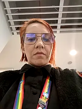 your red rose  online show from February 25, 2025, 1:28 pm