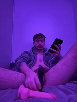 plumboyee online show from December 3, 2024, 10:18 pm