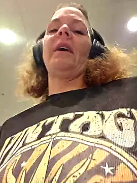 thatonespicychick online show from October 24, 2025, 2:02 pm