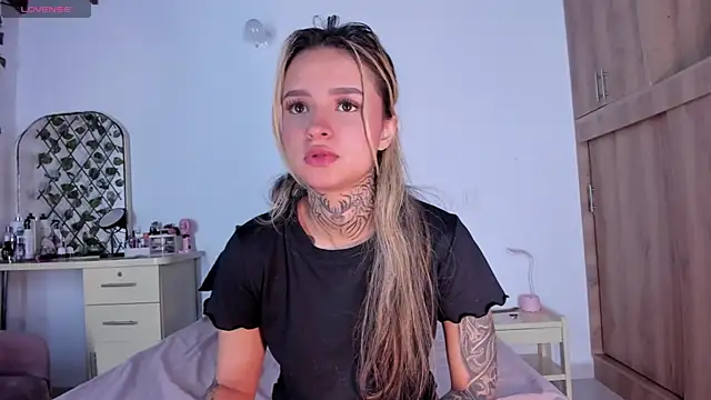 Snapshot of medussa13_ chatting on July 23, 2026, 1:53 pm medussa13 online show from July 23, 2026, 1:53 pm