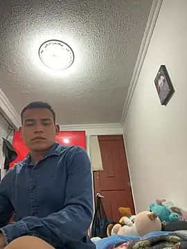 stiven-p23 online show from April 23, 2026, 3:52 am