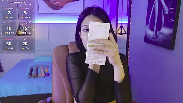 AlessiaVal  online show from January 25, 2025, 12:37 pm