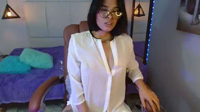 AlessiaVal  online show from February 13, 2025, 3:46 pm