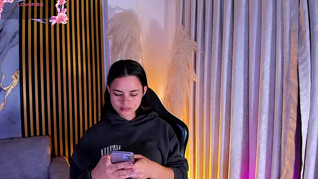 HannaRhodes online show from March 22, 2026, 10:51 am