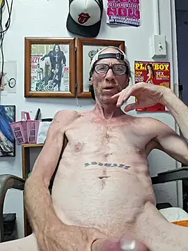 Snapshot of Undercover_Pornstar chatting on July 3, 2026, 9:43 pm Undercover Pornstar online show from July 3, 2026, 9:43 pm