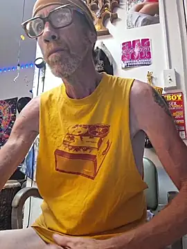 Snapshot of Undercover_Pornstar chatting on August 4, 2026, 5:04 pm Undercover Pornstar online show from August 4, 2026, 5:04 pm