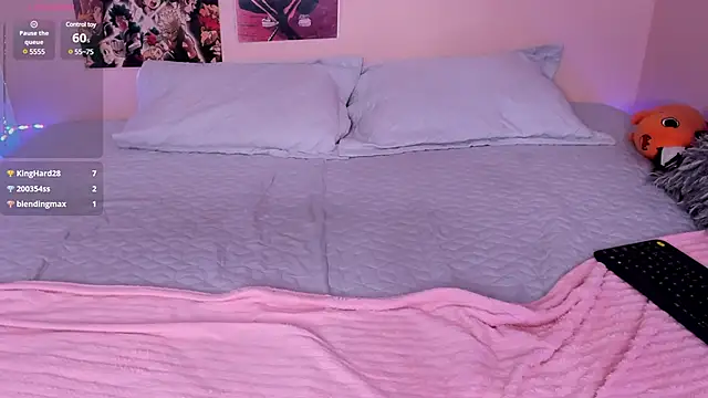 Luna-Chann online show from February 1, 2025, 10:55 pm