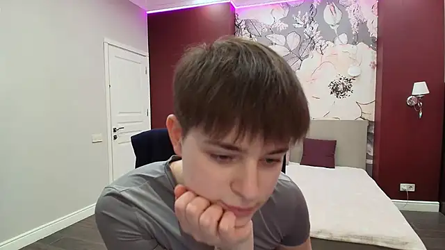 EmiliaYours online show from March 13, 2026, 3:18 pm