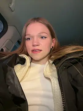 KitteCat online show from December 18, 2024, 7:08 pm