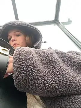 KitteCat online show from December 25, 2024, 11:43 am