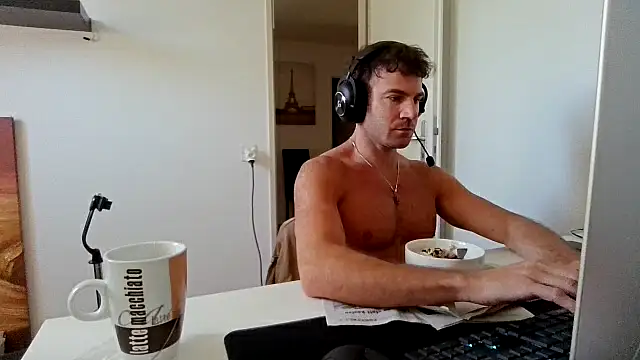 Snapshot of alpha-hunk chatting on June 18, 2026, 8:58 am alpha-hunk online show from June 18, 2026, 8:58 am