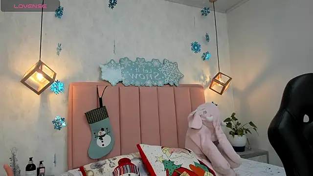 MAYROBERTSS online show from December 19, 2024, 12:23 pm