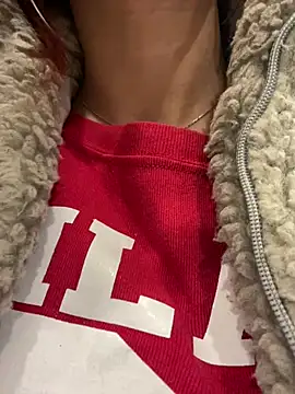 ariiel  online show from April 19, 2026, 12:22 am