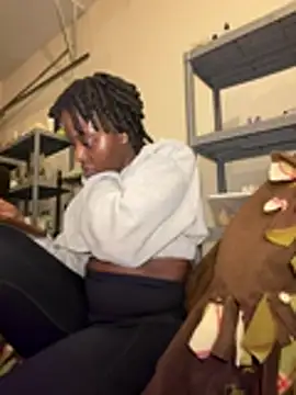 choclatepeaach online show from February 5, 2026, 6:01 pm