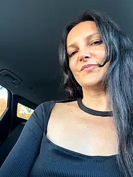 -OLYA- online show from November 3, 2025, 12:39 pm