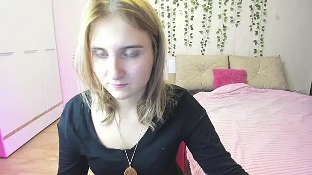 Miss Elsa  online show from October 2, 2025, 1:18 pm