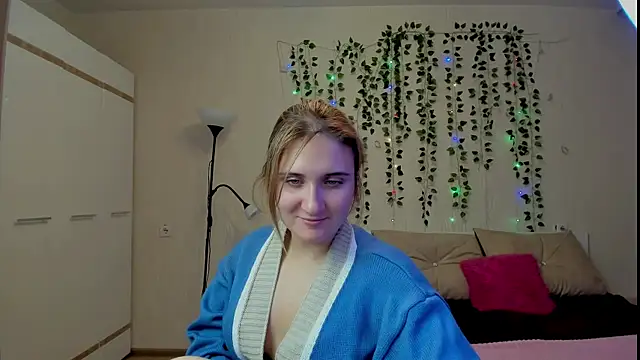 Miss Elsa  online show from October 14, 2025, 1:34 pm