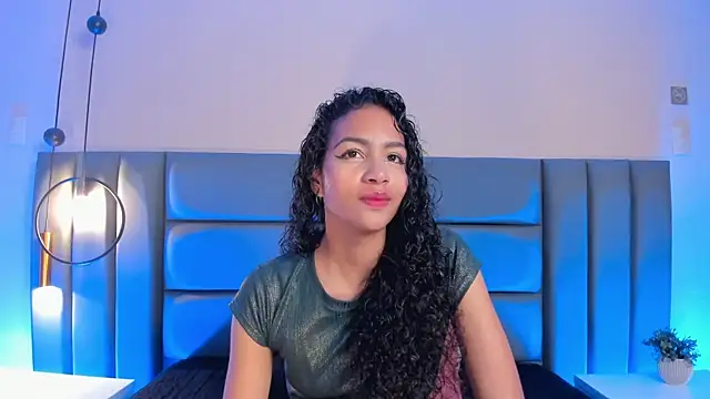 AntonellaHall  online show from March 17, 2025, 6:21 pm