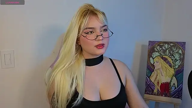 Snapshot of Pretty__zoe chatting on December 28, 2024, 12:47 am Pretty  zoe online show from December 28, 2024, 12:47 am