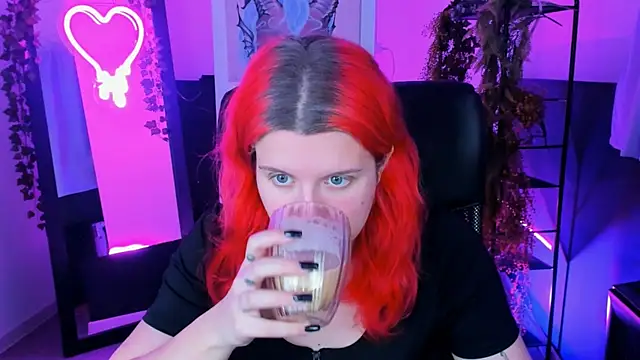 NielletaBlossom online show from February 2, 2025, 5:10 am