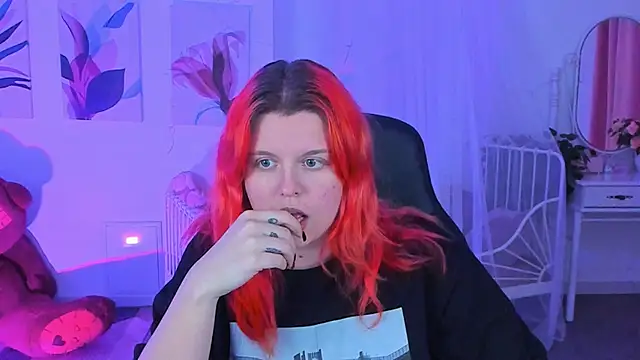 NielletaBlossom online show from February 14, 2025, 5:03 pm