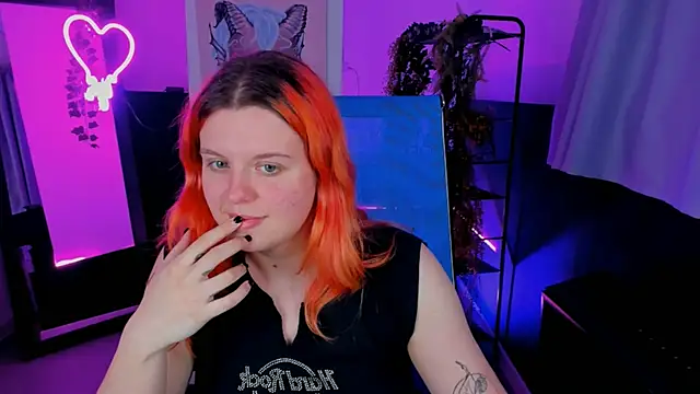 NielletaBlossom online show from March 10, 2025, 2:26 pm