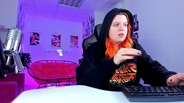 NielletaBlossom online show from March 11, 2025, 11:44 am