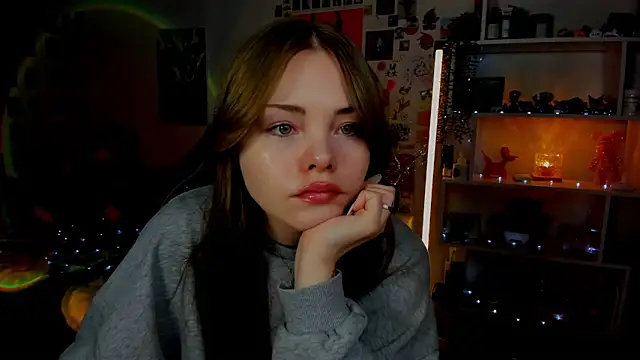 AkiraKatsu online show from April 26, 2026, 12:47 pm