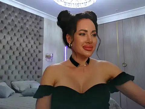 Snapshot of TianaPosh chatting on February 6, 2025, 7:40 pm TianaPosh online show from February 6, 2025, 7:40 pm