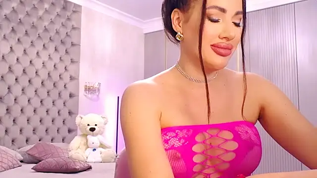 TianaPosh online show from October 25, 2025, 8:25 pm