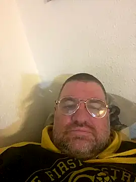 Snapshot of thetobmaster200 chatting on December 1, 2024, 8:42 pm thetobmaster200 online show from December 1, 2024, 8:42 pm