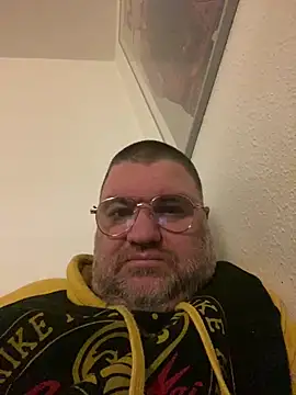 Snapshot of thetobmaster200 chatting on December 3, 2024, 3:20 am thetobmaster200 online show from December 3, 2024, 3:20 am