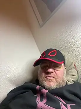 Snapshot of thetobmaster200 chatting on December 22, 2024, 3:44 pm thetobmaster200 online show from December 22, 2024, 3:44 pm