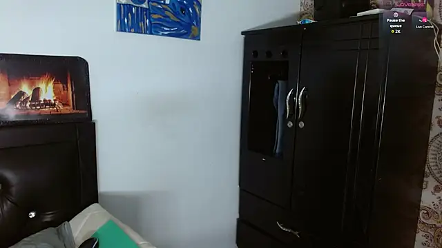 hots boygg online show from September 9, 2025, 8:41 pm