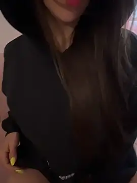 MariaIsabella8 online show from April 16, 2026, 9:15 pm