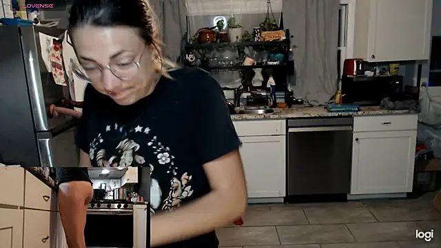 KSwonderland6 online show from October 16, 2025, 5:19 am