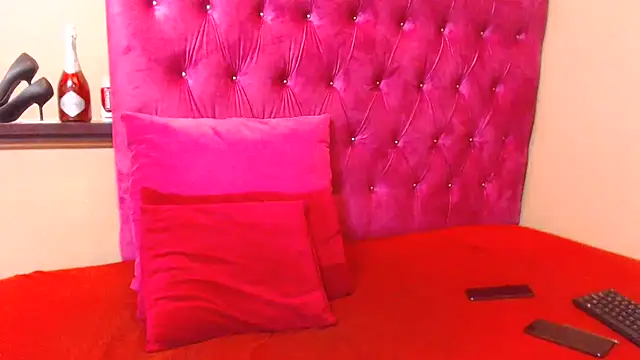 kittykhloe22 online show from February 14, 2025, 9:45 am