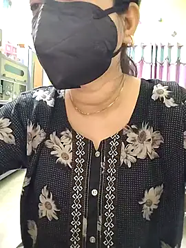 Royalgirl667 online show from December 5, 2024, 1:36 am